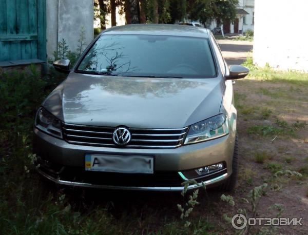 Volkswagen Passat B7 спереди