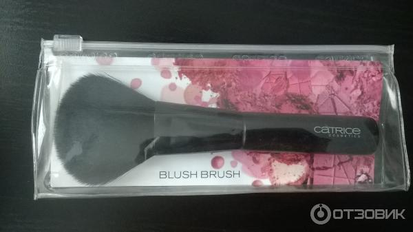 Кисть косметическая для румян Blush Brush Catrice фото