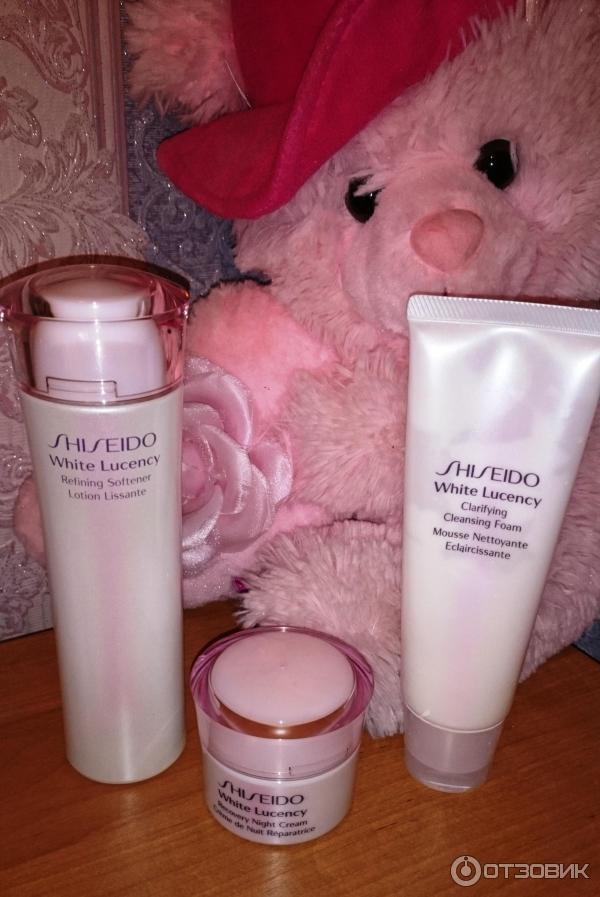 Очищающая пенка выравнивающая цвет лица Shiseido White Lucency фото