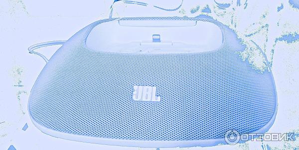 JBL OnBeat Micro. Нет басов, смазанная стереокартина. Уровень чуть выше чем Pc Speaker...