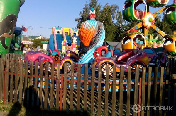 Парк отдыха лесная сказка. Парк Лесная сказка Барнаул. Парк в Барнауле в зоопарке аттракционы. Лесная сказка аттракцион