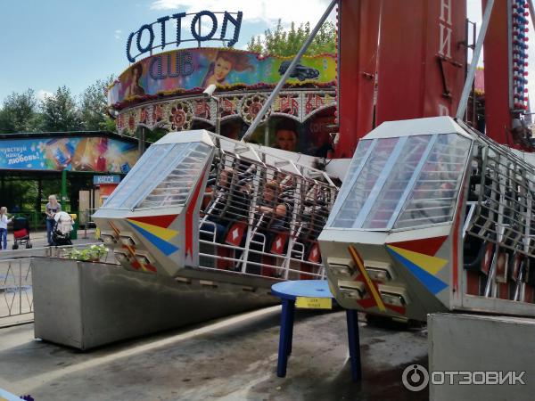 Центральный парк красноярск когда откроется. Парк Горького Красноярск аттракционы. Центральный парк Красноярск аттракционы. Центральный парк Красноярск Карусель. Парк Горького Красноярск Карусель.