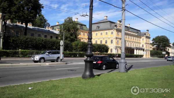 Пешая прогулка по набережной Невы на Васильевском острове (Россия, Санкт-Петербург) фото