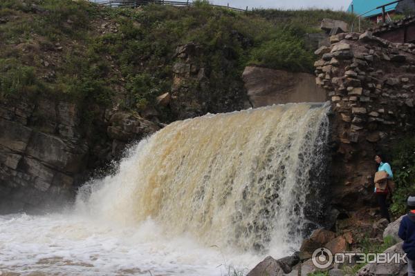 маленький водопад