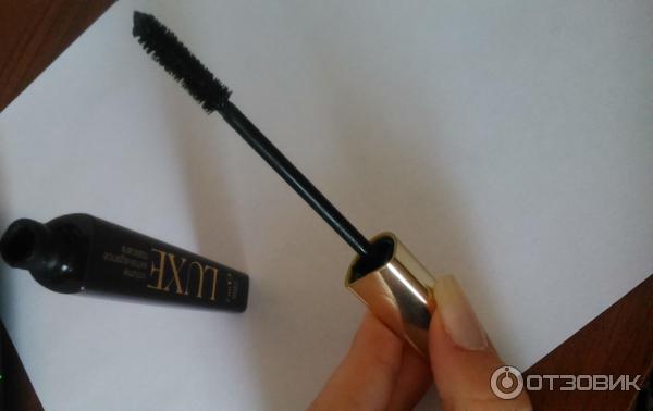 Кисточка туши Luxe volume extravagance mascara.