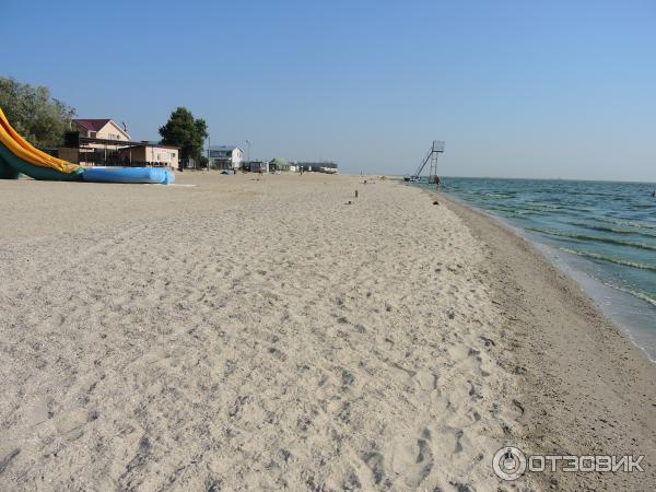 Павло очаковская коса берег базы отдыха. Павло-Очаковская коса Азовское море. Пляж Павло-Очаковская коса. Песчаный берег Павло-Очаковская коса.