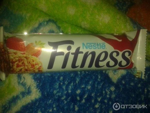 Батончик с цельными злаками Nestle Fitness фото