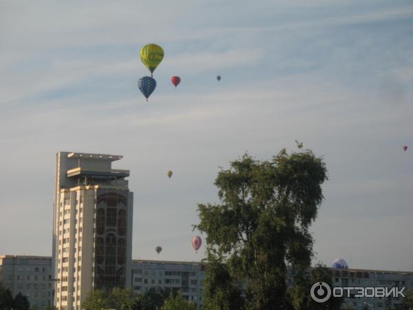 Воздушные шары над городом