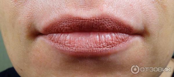 Стойкая помада-блеск для губ Max Factor Lipfinity Lip Colour фото