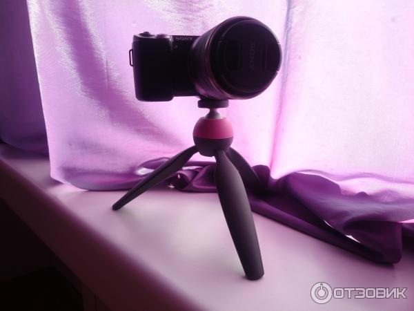 Трипод Manfrotto уверенно держит камеру