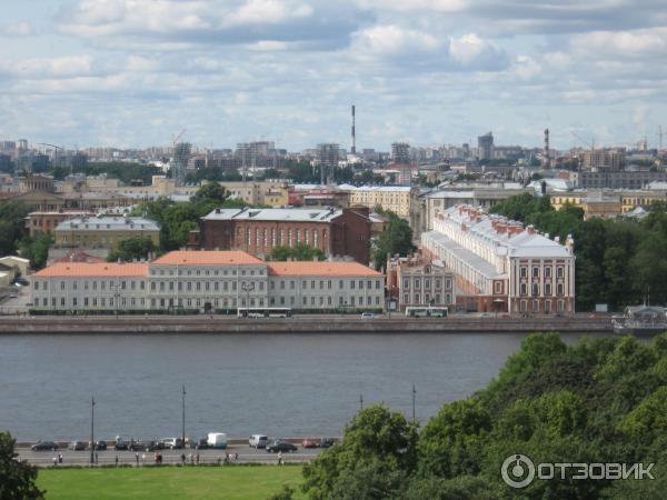 Пешая прогулка по набережной Невы на Васильевском острове (Россия, Санкт-Петербург) фото