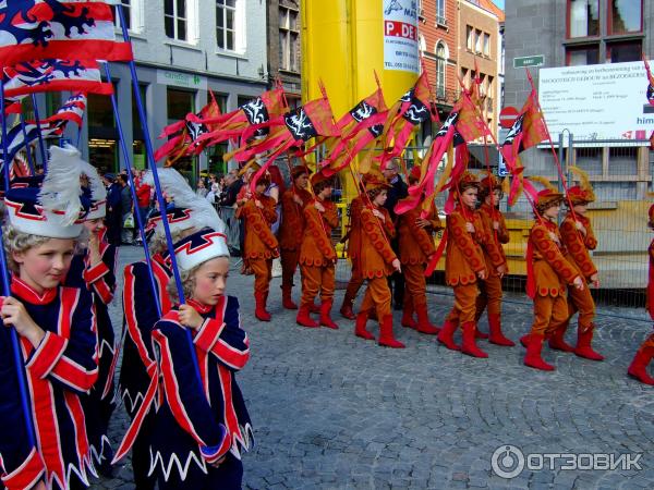 Шествие Золотого дерева (Бельгия, Брюгге) фото