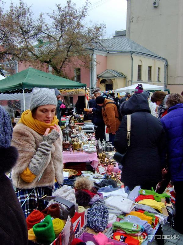 Блошиный рынок в Саду им. Баумана (Россия, Москва) фото