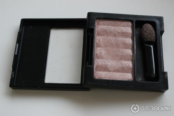 Тени для век Revlon Luxurious Color Satin Eye Shadow фото