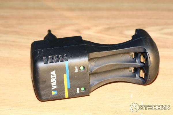 Зарядное устройство Varta Pocket Charger 57662.