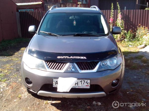 Автомобиль Mitsubishi Outlander XL кроссовер фото