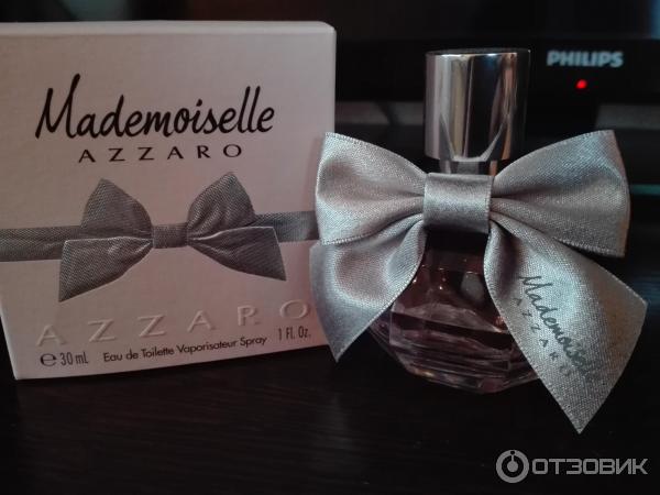 Azzaro mademoiselle charmante. Федерико Махора аромат Azzaro Mademoiselle. Духи мадмуазель Роше с черным бантиком. Туалетная вода мадмуазель в чулке. Мадмуазель Аззаро с черным бантом.